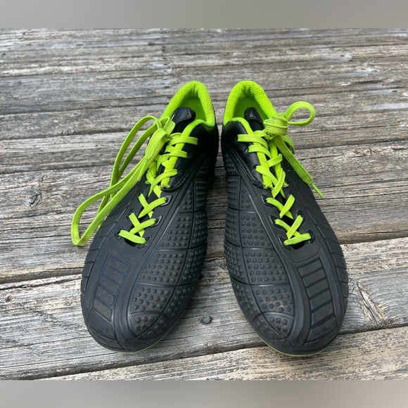 Nivia - Black Soccer Cleats - Picture 3 of 4